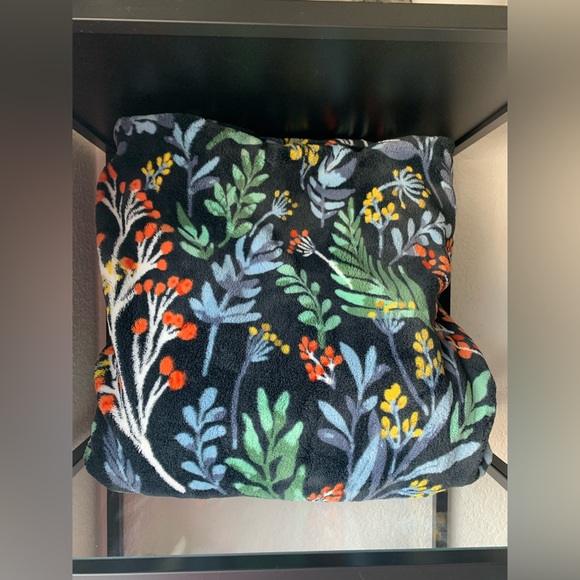 Monte & Jardin Ultra Plush Floral Throw Fleece Flower Blanket 60"x70” Warm Cozy - Picture 10 of 16